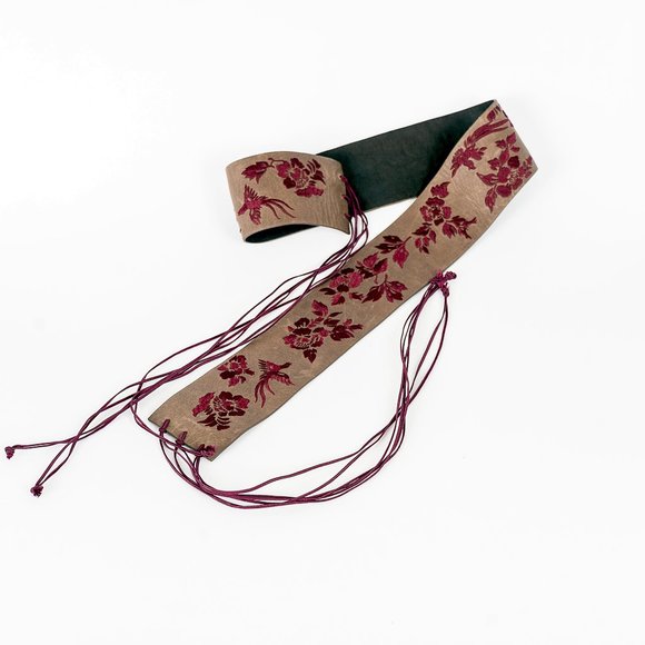 NWOT embroidered geisha type belt
